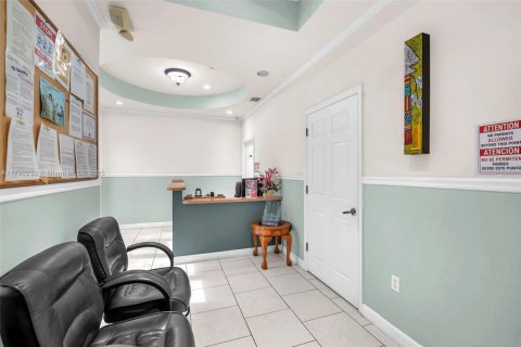 Commercial property in Hialeah, Florida № 1709086 - photo 2