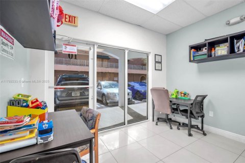 Commercial property in Hialeah, Florida № 1709086 - photo 21