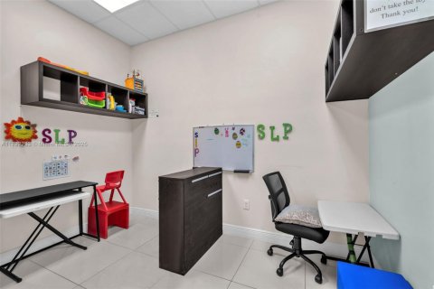 Commercial property in Hialeah, Florida № 1709086 - photo 23
