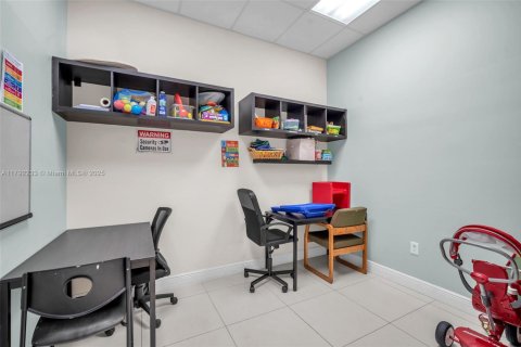 Commercial property in Hialeah, Florida № 1709086 - photo 22