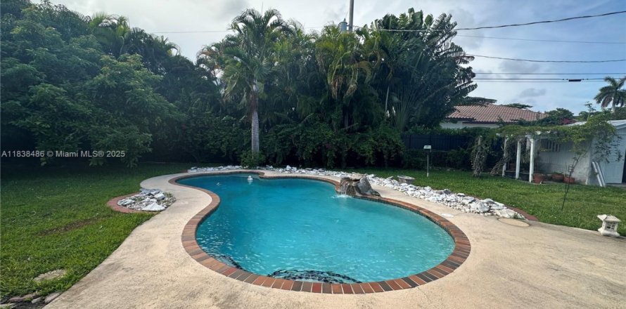 Casa en Miami, Florida 4 dormitorios, 219.71 m2 № 1825530