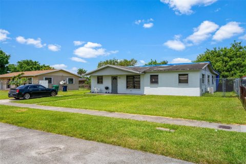 Casa en venta en Miami, Florida, 3 dormitorios, 154.78 m2 № 2176596 - foto 2