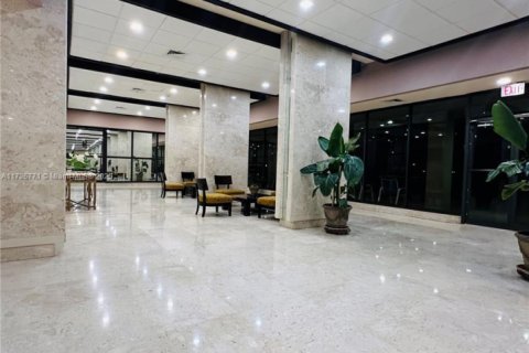 Condominio en venta en Sunny Isles Beach, Florida, 1 dormitorio, 70.79 m2 № 1943113 - foto 6