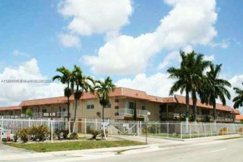 Estudio en el Condominio en Miami Gardens, Florida  № 1952703