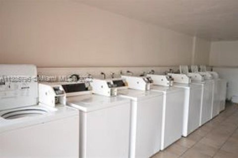 Condominio en venta en Miami Gardens, Florida, 41.81 m2 № 1952703 - foto 4