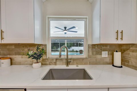 Villa ou maison à vendre à Clearwater, Floride: 4 chambres, 147.81 m2 № 2404659 - photo 12