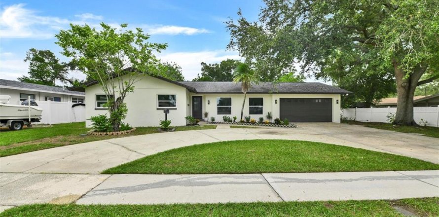 Villa ou maison à Clearwater, Floride 4 chambres, 147.81 m2 № 2404659
