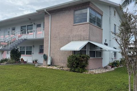 Condominio en venta en Saint Petersburg, Florida, 2 dormitorios, 90.12 m2 № 2118346 - foto 2