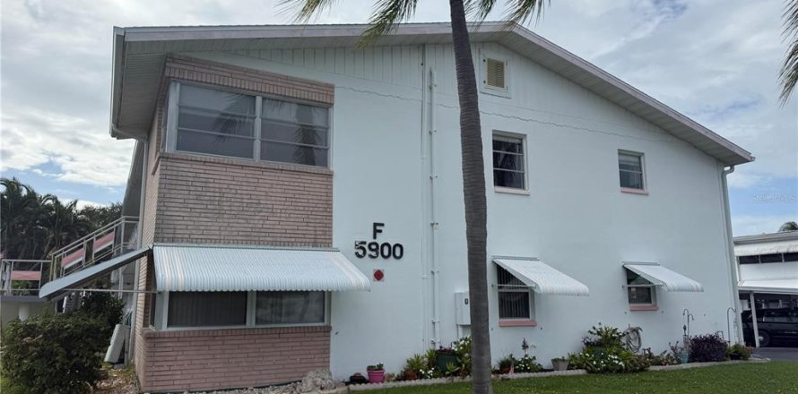 Condominio en Saint Petersburg, Florida, 2 dormitorios  № 2118346