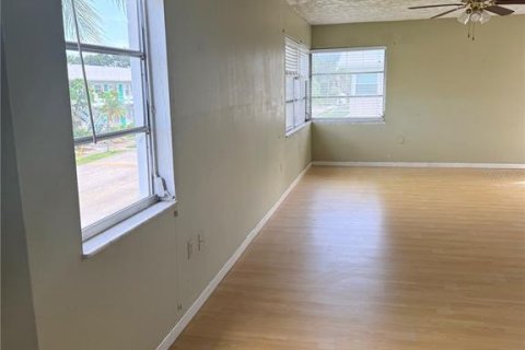 Condominio en venta en Saint Petersburg, Florida, 2 dormitorios, 90.12 m2 № 2118346 - foto 9