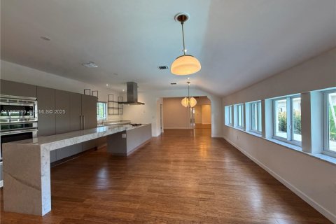 Casa en alquiler en Miami Beach, Florida, 5 dormitorios, 250.65 m2 № 1991380 - foto 5