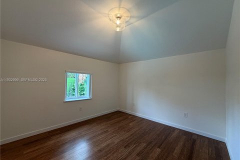 Casa en alquiler en Miami Beach, Florida, 5 dormitorios, 250.65 m2 № 1991380 - foto 25