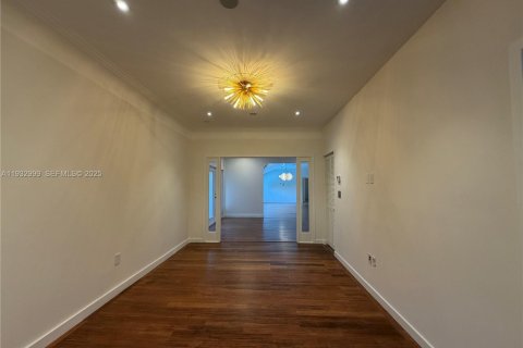 Casa en alquiler en Miami Beach, Florida, 5 dormitorios, 250.65 m2 № 1991380 - foto 11