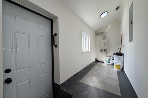 Casa en alquiler en Miami Beach, Florida, 5 dormitorios, 250.65 m2 № 1991380 - foto 29