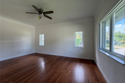 Casa en alquiler en Miami Beach, Florida, 5 dormitorios, 250.65 m2 № 1991380 - foto 20