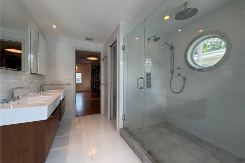 Casa en alquiler en Miami Beach, Florida, 5 dormitorios, 250.65 m2 № 1991380 - foto 18