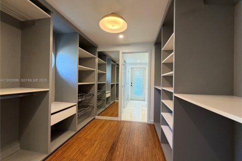 Casa en alquiler en Miami Beach, Florida, 5 dormitorios, 250.65 m2 № 1991380 - foto 14