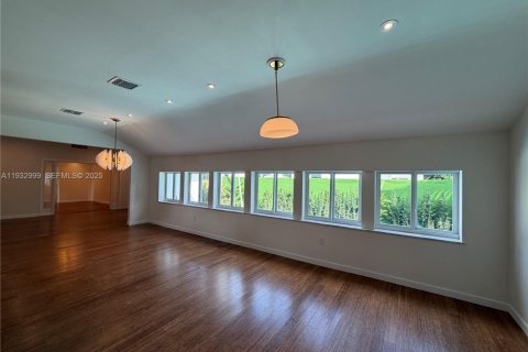 Casa en alquiler en Miami Beach, Florida, 5 dormitorios, 250.65 m2 № 1991380 - foto 6