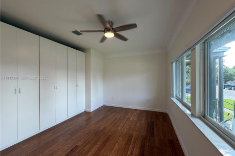 Casa en alquiler en Miami Beach, Florida, 5 dormitorios, 250.65 m2 № 1991380 - foto 22