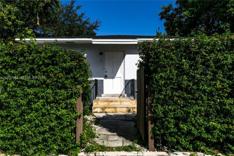 Снять в аренду квартиру в Майами, Флорида № 1991783 - фото 1