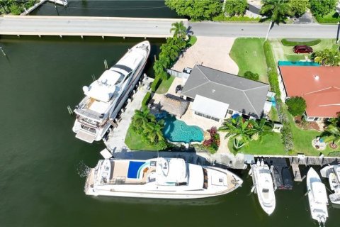 House in Fort Lauderdale, Florida 4 bedrooms, 160.26 sq.m. № 2083408 - photo 3