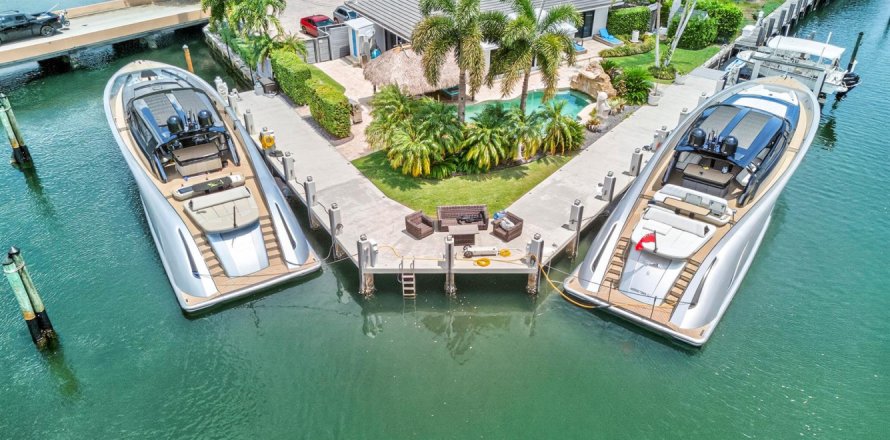 House in Fort Lauderdale, Florida 4 bedrooms, 160.26 sq.m. № 2083408