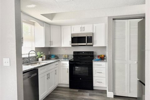 Condo in Tampa, Florida, 2 bedrooms  № 1773721 - photo 9
