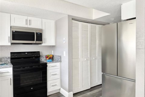 Condo in Tampa, Florida, 2 bedrooms  № 1773721 - photo 10