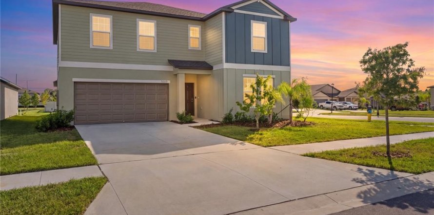 House in Wimauma, Florida 6 bedrooms, 312.34 sq.m. № 2429153