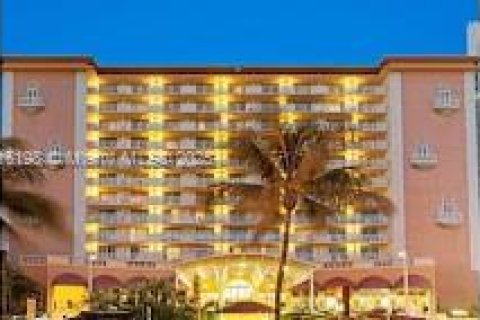 Condo in Sunny Isles Beach, Florida  № 1768789 - photo 10
