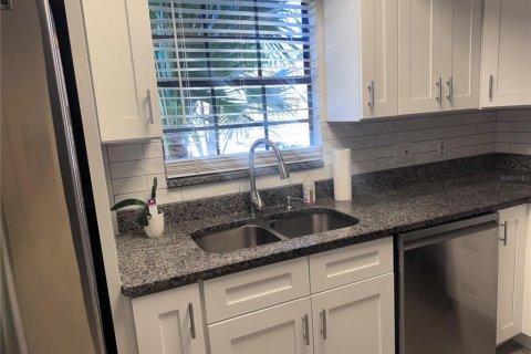 Touwnhouse à vendre à Tampa, Floride: 2 chambres, 115.2 m2 № 2415488 - photo 14