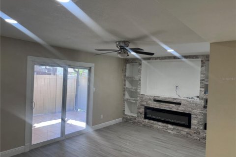 Touwnhouse à vendre à Tampa, Floride: 2 chambres, 115.2 m2 № 2415488 - photo 6