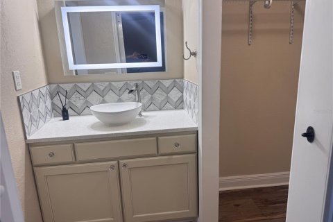 Touwnhouse à vendre à Tampa, Floride: 2 chambres, 115.2 m2 № 2415488 - photo 20