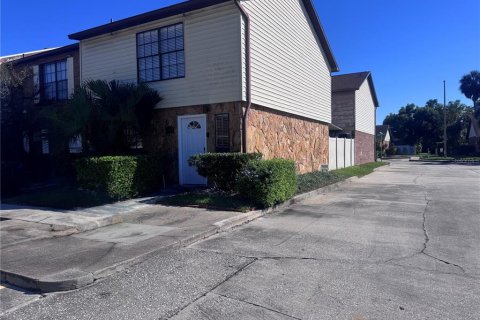 Touwnhouse à vendre à Tampa, Floride: 2 chambres, 115.2 m2 № 2415488 - photo 3