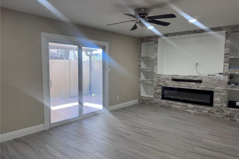 Touwnhouse à vendre à Tampa, Floride: 2 chambres, 115.2 m2 № 2415488 - photo 7