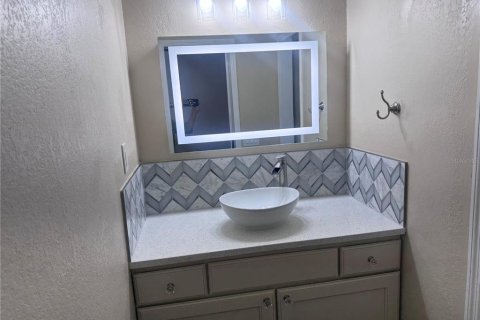 Touwnhouse à vendre à Tampa, Floride: 2 chambres, 115.2 m2 № 2415488 - photo 16