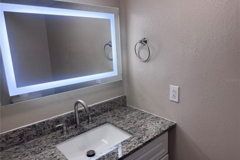 Touwnhouse à vendre à Tampa, Floride: 2 chambres, 115.2 m2 № 2415488 - photo 22
