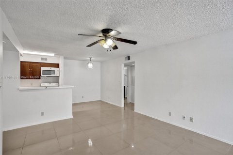 Condo in Davie, Florida, 1 bedroom  № 1890941 - photo 4