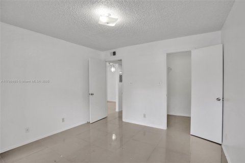 Condo in Davie, Florida, 1 bedroom  № 1890941 - photo 14