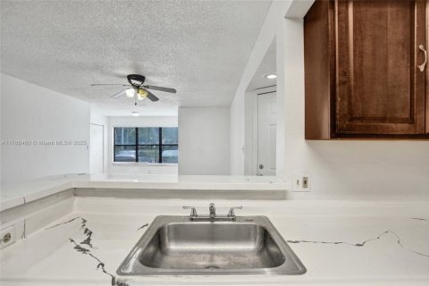 Condo in Davie, Florida, 1 bedroom  № 1890941 - photo 12