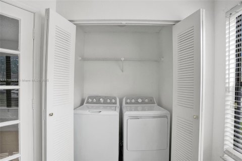 Condo in Davie, Florida, 1 bedroom  № 1890941 - photo 17