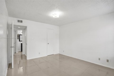 Condo in Davie, Florida, 1 bedroom  № 1890941 - photo 16