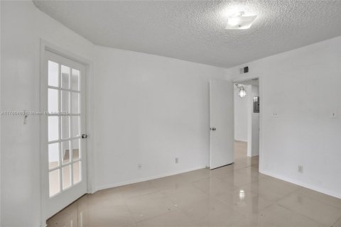 Condo in Davie, Florida, 1 bedroom  № 1890941 - photo 15