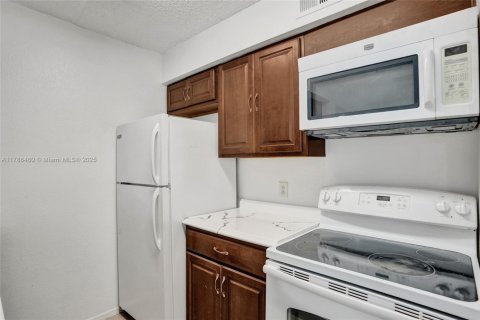 Condo in Davie, Florida, 1 bedroom  № 1890941 - photo 11