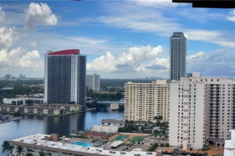 Copropriété à louer à Hallandale Beach, Floride: 1 chambre, 92.44 m2 № 1929852 - photo 2