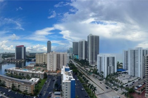 Copropriété à louer à Hallandale Beach, Floride: 1 chambre, 92.44 m2 № 1929852 - photo 11