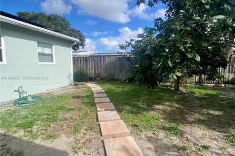 Casa en alquiler en Hollywood, Florida, 1 dormitorio, 124.02 m2 № 1993794 - foto 9