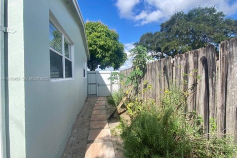 Casa en alquiler en Hollywood, Florida, 1 dormitorio, 124.02 m2 № 1993794 - foto 11