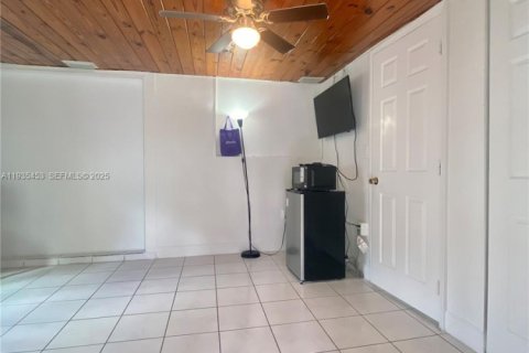 Casa en alquiler en Hollywood, Florida, 1 dormitorio, 124.02 m2 № 1993794 - foto 3