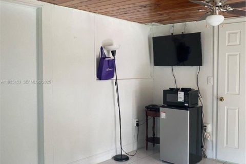 Casa en alquiler en Hollywood, Florida, 1 dormitorio, 124.02 m2 № 1993794 - foto 4